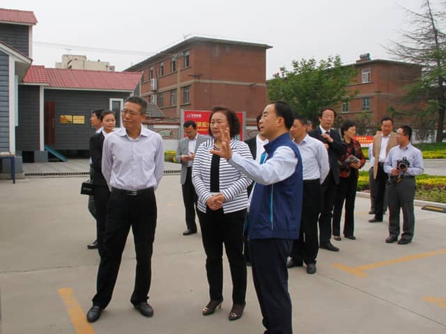 济宁市政协副主席倪丽君莅临ld官网登录机械调研指导工作