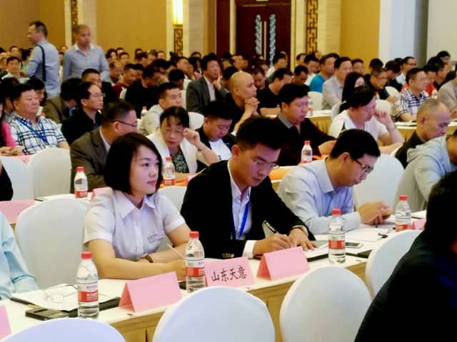 ld官网登录机械热烈祝贺全国墙材革新工作委员会2017年会隆重召开