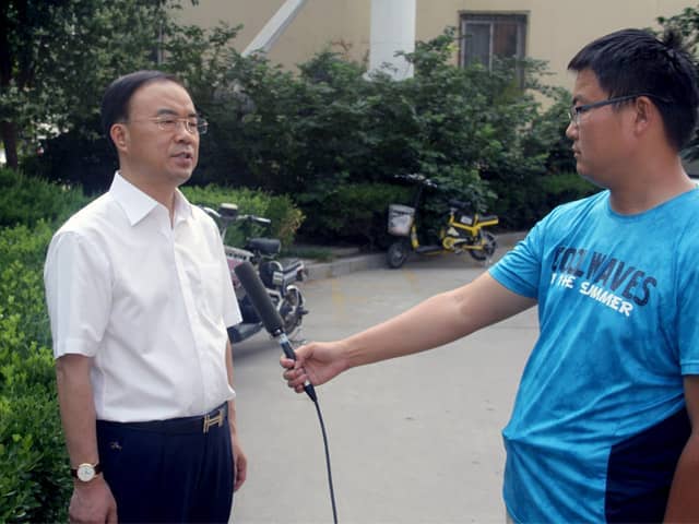 山东ld官网登录机械董事长刘洪彬作为基层共产党员，今天接受了当地记者的采访