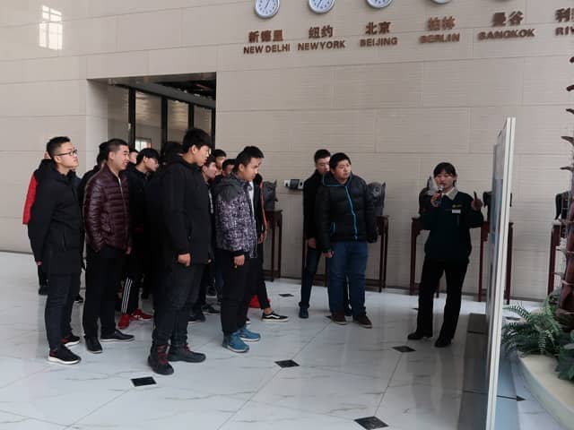ld官网登录机械召开2018年大学生入职欢迎会