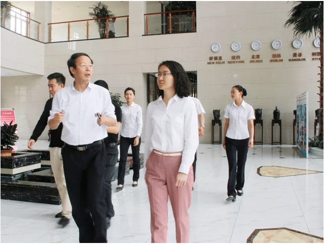 团省委副书记李梦遥莅临ld官网登录机械参观调研
