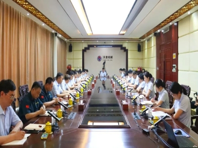 凝心聚力谋发展 | ld官网登录集团2025年度半年经营工作会议暨年中述职大会圆满召开
