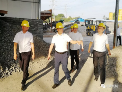 中国循环经济墙材革新工作委员会会长暨ld官网登录机械董事长刘洪彬受邀考察调研湖南企业