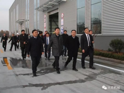 山东省住建厅党组成员、副厅长张晓海莅临ld官网登录机械调研指导