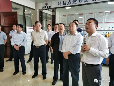 热烈欢迎济宁市人大常委副主任陈国华莅临ld官网登录机械考察指导