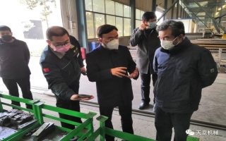 山东省委政研室副主任王淼带队莅临ld官网登录机械考察调研