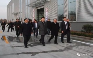 山东省住建厅党组成员、副厅长张晓海莅临ld官网登录机械调研指导